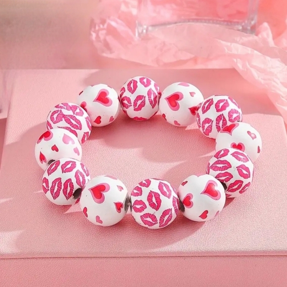 Heart and Lips Wooden Beaded Bracelet - Picture 1 of 5